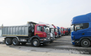 Active cargo packers and movers